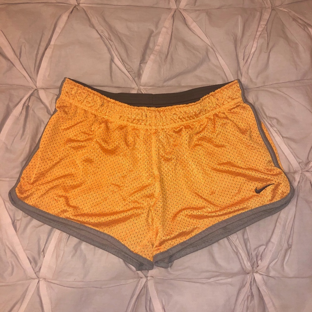 Nike Tank and Shorts Set - Picture 3 of 5
